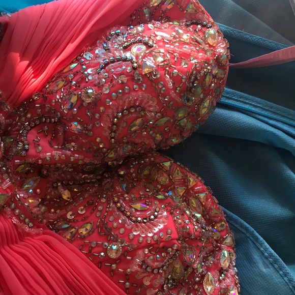 Beautiful coral dress - Picture 2 of 3